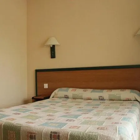 Peret Hotel 2*